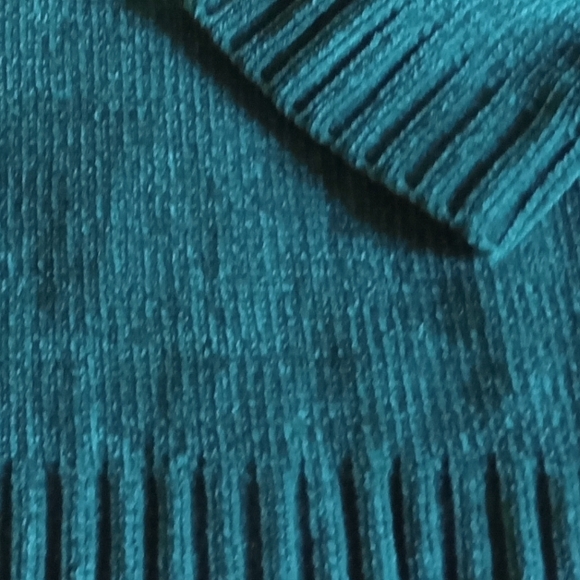 Green Cowl Neck Warm Sweater - Picture 4 of 12